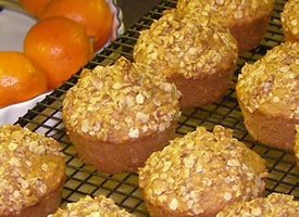 Applesauce Oatmeal Muffins